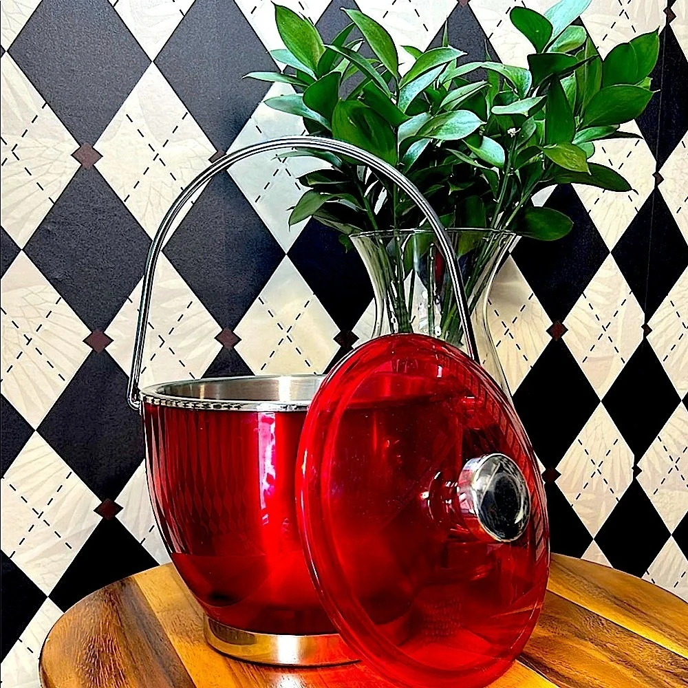 Mid-Century Red Acrylic & Stainless Steel Ice Bucket – Bold Retro Barware - Picture 10 of 14